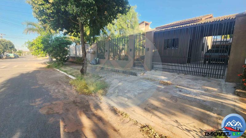 Foto principal: 🌴🌆Vendo Casa Bairro Buritis🌆🌴